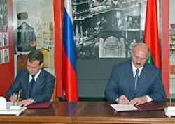 Медведев и Лукашенко подписали совместную декларацию Медведев и Лукашенко подписали совместную декларацию