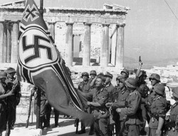 Греция требует расплаты за нацизм