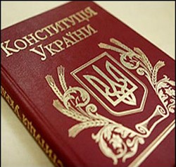 Между короной и трезубцем Между короной и трезубцем