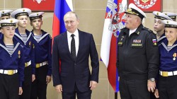 Владимир Путин поздравил нахимовцев с Днем знаний Владимир Путин поздравил нахимовцев с Днем знаний