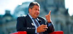 Меркель наступают на пятки Меркель наступают на пятки
