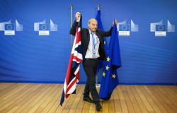 Еврокомиссия: первая фаза переговоров по Brexit завершена