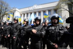 Оппозиция «окружила» Верховную Раду Оппозиция «окружила» Верховную Раду