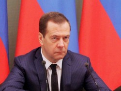Депутат от КПРФ просит проверить Медведева на коррупцию Депутат от КПРФ просит проверить Медведева на коррупцию