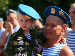 Владимир Путин: десантники доказывают на деле справедливость девиза «Никто, кроме нас!» Владимир Путин: десантники доказывают на деле справедливость девиза «Никто, кроме нас!»