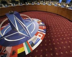 Россию зовут в НАТО? Россию зовут в НАТО?