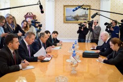 Де Мистура назвал переговоры с Лавровым очень полезными Де Мистура назвал переговоры с Лавровым очень полезными