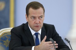 Медведев проиндексировал пенсии на 5,4%