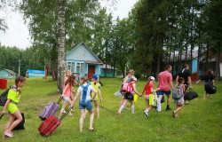 Роспотребнадзор обнаружил 37 детских лагерей без лицензии Роспотребнадзор обнаружил 37 детских лагерей без лицензии