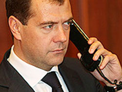 Медведев позвонил Зюганову и Жириновскому Медведев позвонил Зюганову и Жириновскому