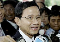 Премьера Таиланда удалили из политики на 5 лет