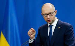 Яценюк пригрозил России остановкой выплат по долгам Яценюк пригрозил России остановкой выплат по долгам