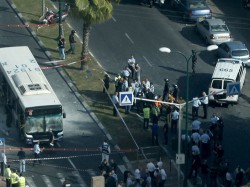 В центре Тель-Авива взорвали автобус В центре Тель-Авива взорвали автобус