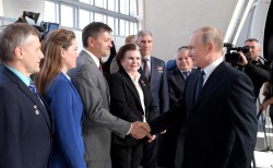 Путин рассказал о планах полётов на Луну и на Марс Путин рассказал о планах полётов на Луну и на Марс