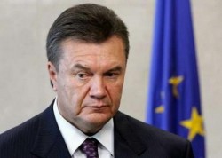 Янукович сам себя лишает ряда полномочий