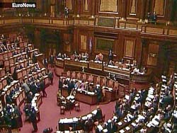 Президент Италии распустил парламент Президент Италии распустил парламент