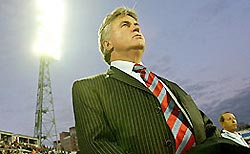 Хиддинк станет заслуженным тренером России Хиддинк станет заслуженным тренером России