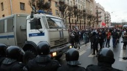 На «забастовке избирателей» по всей стране задержаны 250 человек На «забастовке избирателей» по всей стране задержаны 250 человек