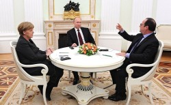 Путин провёл телефонный разговор с Олландом и Меркель Путин провёл телефонный разговор с Олландом и Меркель