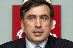Саакашвили объединяет Грузию против России Саакашвили объединяет Грузию против России