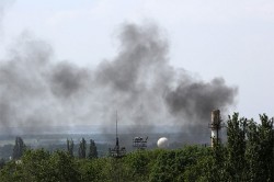 Украинские военные бомбят аэропорт Донецка