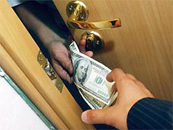 По-хитрому берут, по-простому тырят По-хитрому берут, по-простому тырят