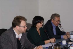 Кто победит в сем давнем споре? Кто победит в сем давнем споре?