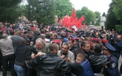 Вражда «двух Украин» Вражда «двух Украин»