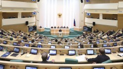 Совфед предлагает высылать из России за «нежелательное поведение» Совфед предлагает высылать из России за «нежелательное поведение»