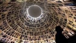 В мире вспоминают жертв холокоста В мире вспоминают жертв холокоста