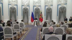 Путин вручил премию молодым деятелям культуры Путин вручил премию молодым деятелям культуры