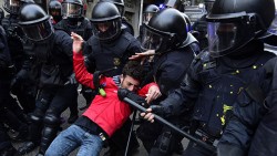 Каталонцы перекрыли трассы из-за ареста Пучдемона