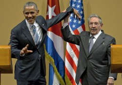 Рауль Кастро не позволил Обаме похлопать себя по плечу