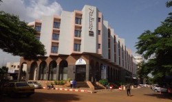 В гостинице в Мали захвачены 170 заложников