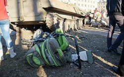 Украинские военные насмерть сбили девочку Украинские военные насмерть сбили девочку