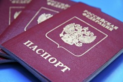 Россиянам разрешили иметь второй загранпаспорт