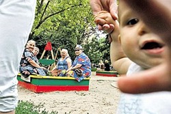Нас в России все меньше и меньше… Нас в России все меньше и меньше…