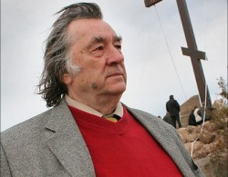 Александр Проханов: «России сегодня нужнее всего оборонные заводы и алтари…» Александр Проханов: «России сегодня нужнее всего оборонные заводы и алтари…»