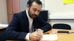 Пономарев сдал партбилет Пономарев сдал партбилет