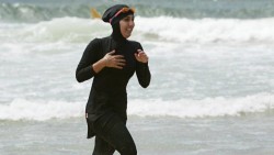 В Каннах запретили посещать пляжи в мусульманских купальниках