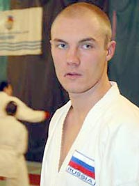 Чемпион мира по каратэ избил милиционера Чемпион мира по каратэ избил милиционера