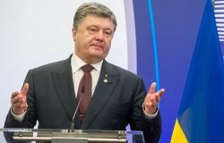 Порошенко заявил о 10 тысячах погибших в Донбассе Порошенко заявил о 10 тысячах погибших в Донбассе