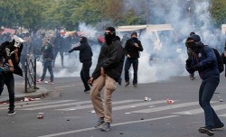 Францию захлестнули массовые протесты Францию захлестнули массовые протесты