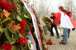 Польша просит 100 тыс. кв. м. под Смоленском Польша просит 100 тыс. кв. м. под Смоленском