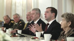 Медведев обеспечит ветеранам достойную жизнь Медведев обеспечит ветеранам достойную жизнь