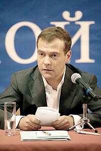 Медведева «проверяют на прочность» Медведева «проверяют на прочность»
