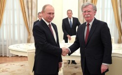 Путин встретился с советником Трампа по нацбезопасности Путин встретился с советником Трампа по нацбезопасности