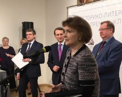 Наталия Нарочницкая получила премию «Клио» Наталия Нарочницкая получила премию «Клио»