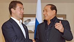 Медведев и Берлускони обсудят кризис