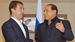 Медведев и Берлускони обсудят кризис Медведев и Берлускони обсудят кризис